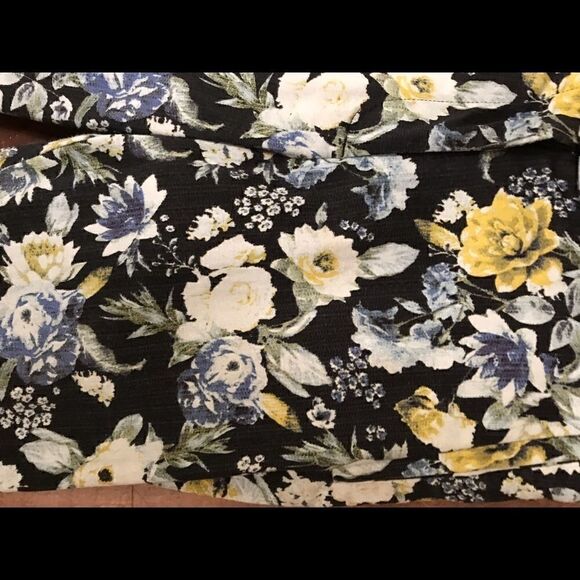 Very Pretty Size 4 Floral Jeans! - Picture 3 of 7
